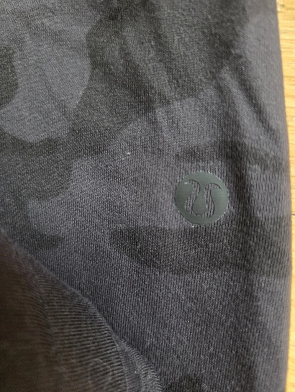 WOMENS LULULEMON BLACK/GRAY PATTERN WITH POCKETS ATHLETIC PANTS SIZE 10 (M)
